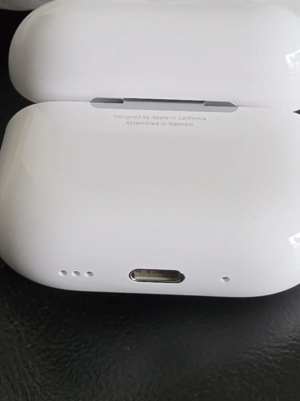 Apple White Wireless Earbuds with Charging Case